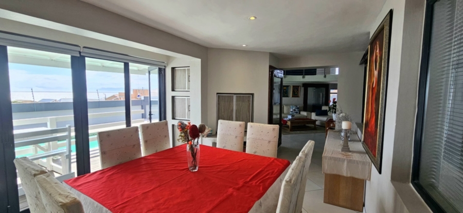 4 Bedroom Property for Sale in Perlemoenbaai Western Cape